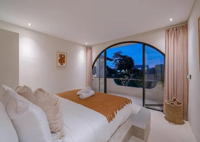 Ferienhaus Sankara - Rooftop 3br With Brasero & Cinema - Sunset View - Canggu
